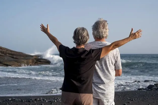 coppia che guarda il mare e le onde